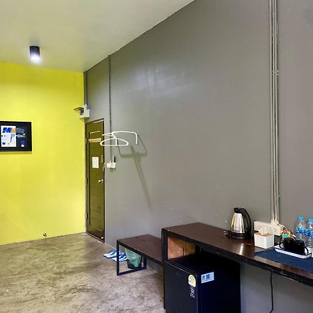 Nokhook House Hostel Trang Buitenkant foto